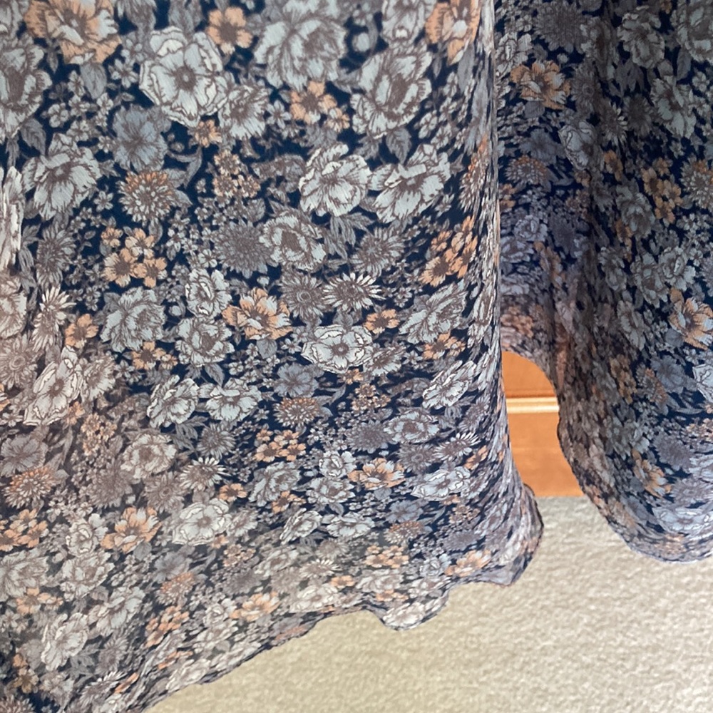 Beautiful floral David’s Bridal dress. Size 22 - Picture 4 of 9